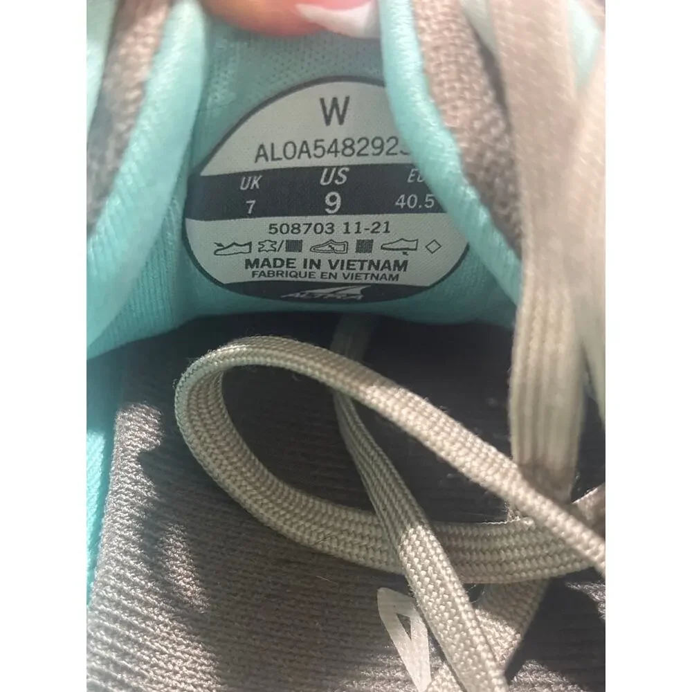 Women’s sz 9Altra Sneakers